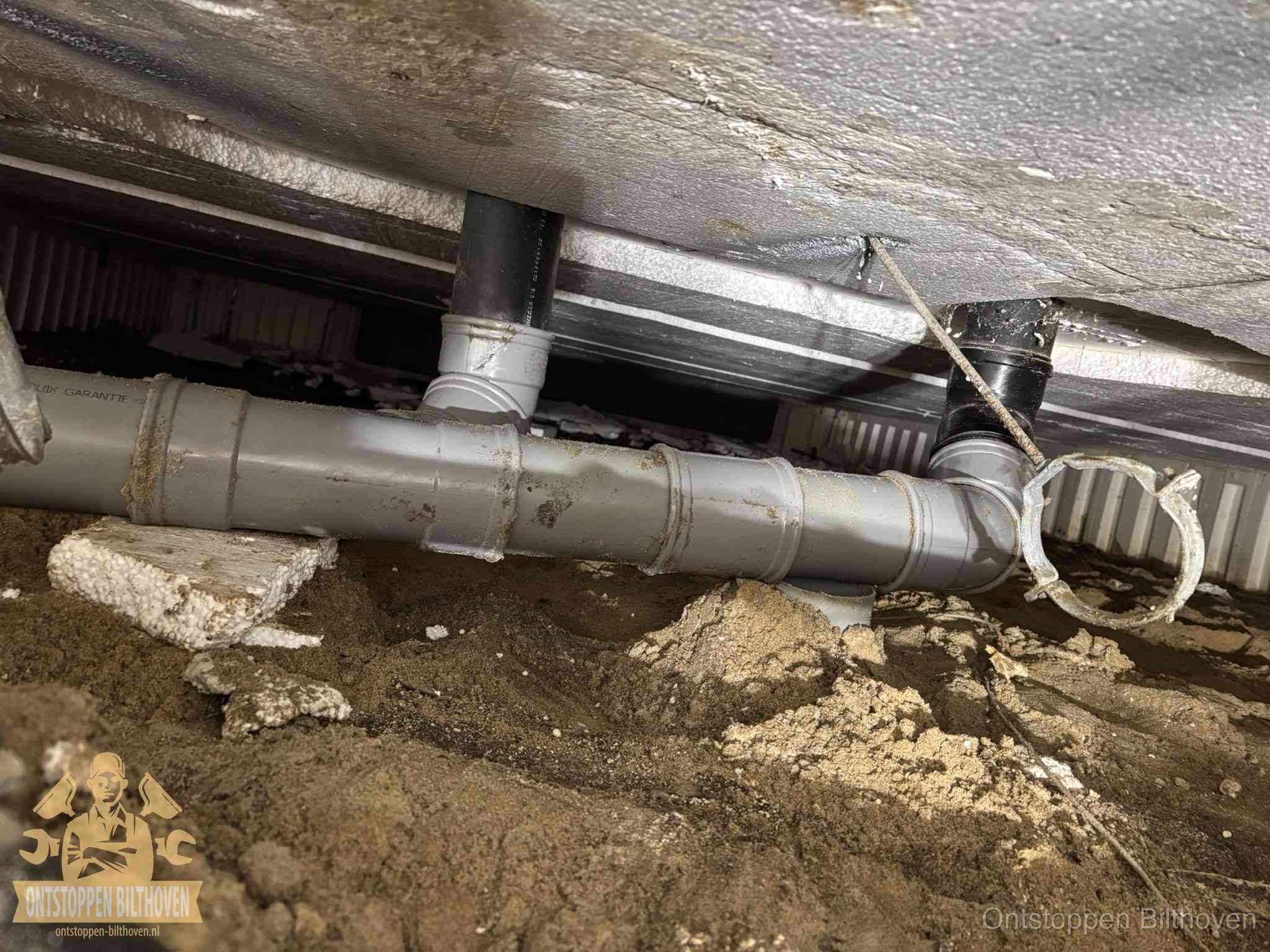 PVC-buizen in de kruipruimte van een gemengd of gescheiden rioolstelsel in Bilthoven